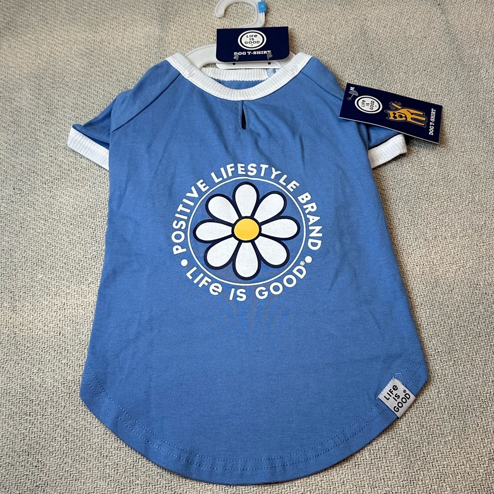 Life is Good Dog Shirt Size Medium NWT Blue Daisy Puppy Pet Gift - Picture 2 of 8